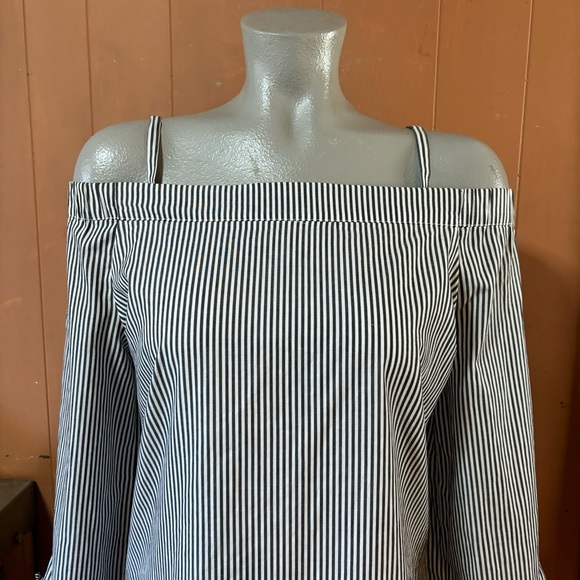 NWT Romeo + Juliet Couture Striped Off Shoulder Dress M - Picture 4 of 7